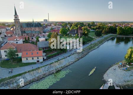 nymburk Drachenboote Wettbewerb Festival Dragonfest,Tschechische republik,Europa,Luftbild Panoramasicht auf Wassersport-Festival auf der Elbe,Řeka Labe Stockfoto