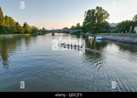 nymburk Drachenboote Wettbewerb Festival Dragonfest,Tschechische republik,Europa,Luftbild Panoramasicht auf Wassersport-Festival auf der Elbe,Řeka Labe Stockfoto