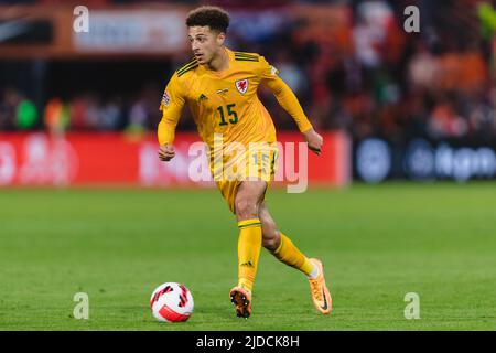 ROTTERDAM, NIEDERLANDE - 14. JUNI 2022:der walisische Ethan Ampadu während der League A 2022 Nations League zwischen den Niederlanden und Wales am 14.. Juni 2022 im Feyenoord Stadium, Rotterdam. (Bild von John Smith/FAW) Stockfoto
