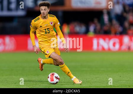 ROTTERDAM, NIEDERLANDE - 14. JUNI 2022:der walisische Ethan Ampadu während der League A 2022 Nations League zwischen den Niederlanden und Wales am 14.. Juni 2022 im Feyenoord Stadium, Rotterdam. (Bild von John Smith/FAW) Stockfoto