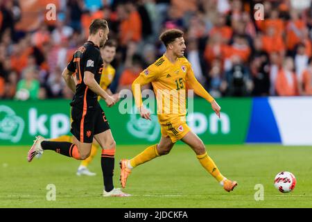 ROTTERDAM, NIEDERLANDE - 14. JUNI 2022: Walisischer Ethan Ampadu während der League A 2022 Nations League zwischen den Niederlanden und Wales am 14.. Juni 2022 im Feyenoord Stadium, Rotterdam. (Bild von John Smith/FAW) Stockfoto