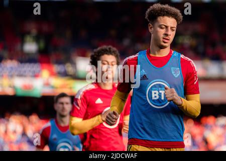 ROTTERDAM, NIEDERLANDE - 14. JUNI 2022: Der walisische Ethan Ampadu vor der Liga Ein 2022 Nationen Liga Spiel zwischen den Niederlanden und Wales im Feyenoord Stadium, Rotterdam am 14.. Juni 2022. (Bild von John Smith/FAW) Stockfoto
