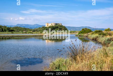 Grivas oder Tekes Castle mit Blick auf das Ionische Meer der Golf von Ambracian und die Insel Lefkas, die von Ali Pasha im frühen 19.. Jahrhundert erbaut wurde - Nordgriechenland Stockfoto