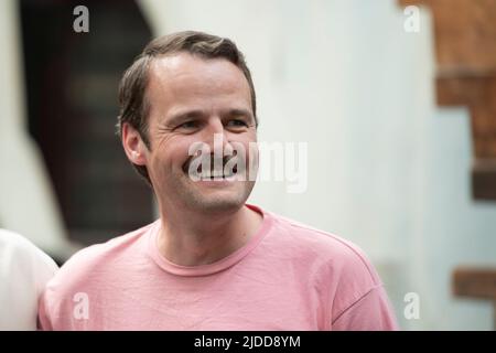 Borussia Monchengladbach, Deutschland. 14.. Juni 2022. *** Schauspieler Raphael WESTERMEYER filmt am 14.. Juni 2022 im Monforts Quartier in Monechengladbach "Unsere wunderbaren Jahre" Quelle: dpa/Alamy Live News Stockfoto