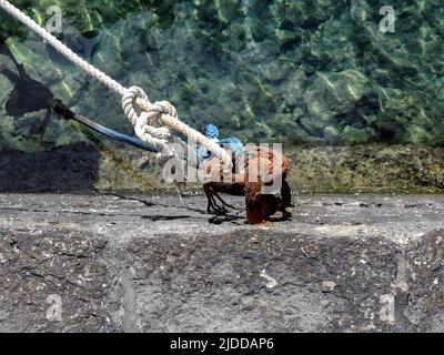 Rostige Anlegestelle ring Stockfoto