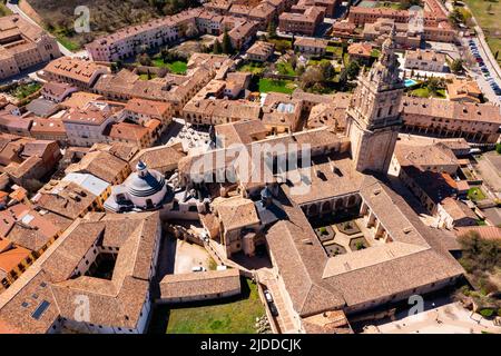 Luftaufnahme der mittelalterlichen Kathedrale von Assumption von El Burgo de Osma Stockfoto