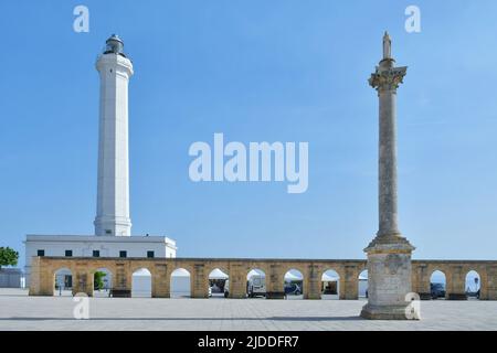 Blick auf den Leuchtturm von Santa Maria di Leuca, einer Stadt in Süditalien in der Provinz Lecce. Stockfoto