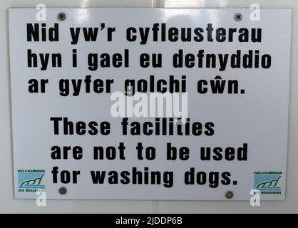 Schild - Keine Hundewäsche in Toiletten, öffentliche Einrichtungen, auf Barry Island, Vale of Glamorgan, Cymru, WALES, GROSSBRITANNIEN, CF62 5TJ Stockfoto