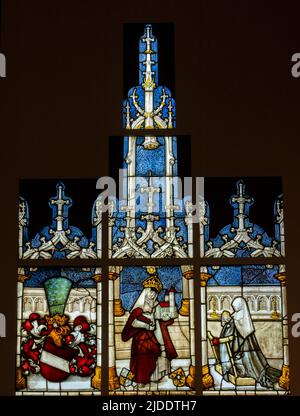 Buntglasscheiben mit Stifterin Kaiserin Cunigund aus der Kirche der Kartause Prüll, vor 1513, Bayerisches Nationalmuseum, München, Deutschland Stockfoto