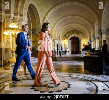 2022-06-20 16:16:09 DEN HAAG - Kronprinzessin Mary von Dänemark besucht den Friedenspalast während eines zweitägigen Handelsbesuchs in den Niederlanden. Das dänische Kronprinzenpaar leitete eine Handelsdelegation, die sich auf die Energiewende und das digitale Gesundheitswesen konzentrierte. ANP SEM VAN DER WAL niederlande Out - belgien Out Stockfoto