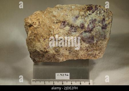 Diaspore. Mineralien. Europa; Slowakei; Banská Štiavnica; Banská Štiavnica; [früher Schemnitz oder Selmec(bánya); Ungarn] Stockfoto