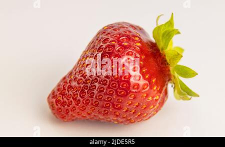 Erdbeeren isoliert auf weißem Hintergrund, Nahaufnahme Stockfoto