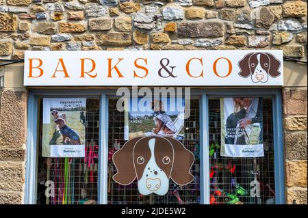 Bakewell, Großbritannien, 15. Mai 2022: Barks & Co-Store in Bakewell, England. Stockfoto