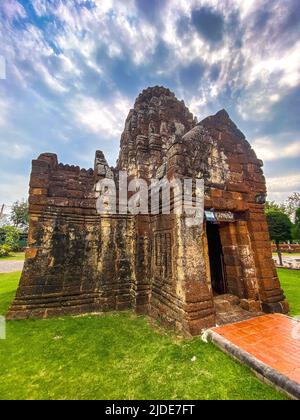 Wat Kampaeng Laeng oder Wat Kamphaeng Laeng alter Ruinentempel in Phetchaburi, Thailand Stockfoto