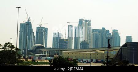 Dubai, VAE 20. Februar 2020: Dubai City Buildings and Avenues Stockfoto