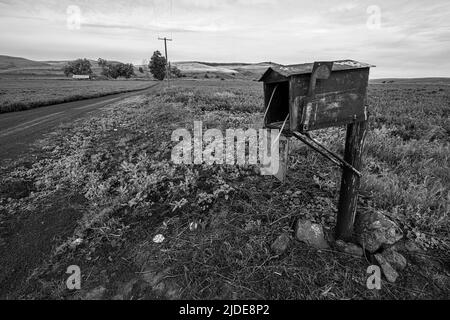 Alte Mailbox irgendwo im Palouse Stockfoto