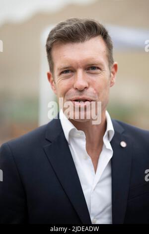 Paris, Frankreich, 20. Juni 2022, Parteimitglied der La Republique en Marche (LREM) und französischer Abgeordneter für den Wahlkreis 5. für französische Einwohner im Ausland, Stephane Vojetta, trifft am 20. Juni 2022, einen Tag nach den Parlamentswahlen, in der französischen Nationalversammlung (Assemblee Nationale) in Paris ein. Foto von ELIOT BLONDT /ABACAPRESS.COM Stockfoto
