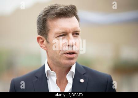 Paris, Frankreich, 20. Juni 2022, Parteimitglied der La Republique en Marche (LREM) und französischer Abgeordneter für den Wahlkreis 5. für französische Einwohner im Ausland, Stephane Vojetta, trifft am 20. Juni 2022, einen Tag nach den Parlamentswahlen, in der französischen Nationalversammlung (Assemblee Nationale) in Paris ein. Foto von ELIOT BLONDT /ABACAPRESS.COM Stockfoto