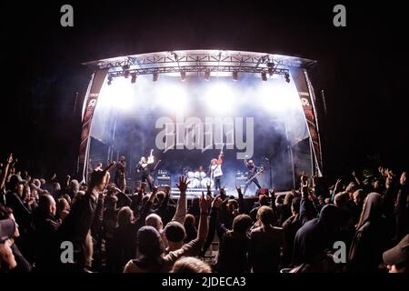 Kopenhagen, Dänemark. 18., Juni 2022. Die schwedische Heavy-Metal-Band Bombus spielt ein Live-Konzert während des dänischen Heavy-Metal-Festivals Copenhell 2022.(Foto: Gonzales Photo - Peter Troest). Stockfoto