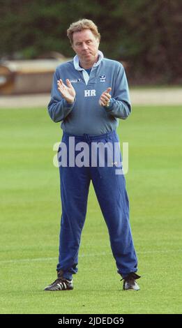 PORTSMOUTH TRAINING 27-04-06. MANAGER HARRY REDKNAPP PIC MIKE WALKER 2006 Stockfoto