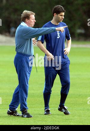 PORTSMOUTH TRAINING 27-04-06. MANAGER HARRY REDKNAPP UND KAPITÄN DEJAN STEFANOVIC PIC MIKWE WALKER, 2006 Stockfoto