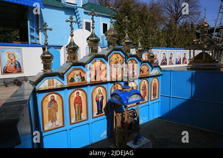 Im Freien Ikonostase in wundersame Quelle von St. Anna im Kloster von St. Nikolaus Kloster. Onyschkiwzi, Westukraine. Stockfoto