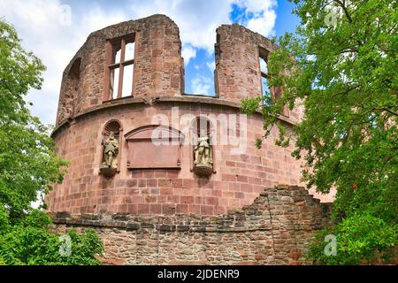 Heidelberg, Deutschland - Juni 2022: Turm mit dem Namen „dicker Turm“ an der nordwestlichen Seite des berühmten Heidelberger Schlosses Stockfoto