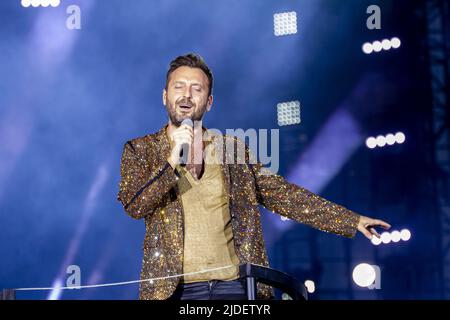 Padua, Venetien, Italien. 18.. Juni 2022. Der italienische Singer-Songwriter Cesare Cremonini tritt mit seiner Stadi 2022-Tournee in Padua auf. (Bild: © Mimmo Lamacchia Mimmolamacchia.I/Pacific Press via ZUMA Press Wire) Stockfoto