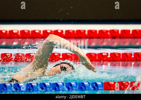 BUDAPEST, UNGARN - 20. JUNI: Die Niederländerin Marrit Steenbergen startet beim Freistil-Halbfinale der Frauen 200m während der FINA-Schwimmweltmeisterschaften in der Duna Arena am 20. Juni 2022 in Budapest, Ungarn (Foto: Nikola Krstic/Orange Picles) Stockfoto