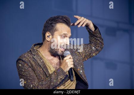 Padua, Venetien, Italien. 18.. Juni 2022. Der italienische Singer-Songwriter Cesare Cremonini tritt mit seiner Stadi 2022-Tournee in Padua auf. (Bild: © Mimmo Lamacchia Mimmolamacchia.I/Pacific Press via ZUMA Press Wire) Stockfoto