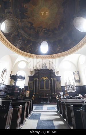 Das Innere der St. Mary Abchurch, einer der schönsten Pfarrkirchen von Sir Christopher Wren, in der Nähe der Cannon Street in der City of London, Großbritannien Stockfoto