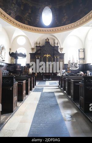 Das Innere der St. Mary Abchurch, einer der schönsten Pfarrkirchen von Sir Christopher Wren, in der Nähe der Cannon Street in der City of London, Großbritannien Stockfoto