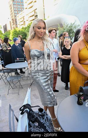 Munroe Bergdorf ist ein englisches Model, das an der Catwalk GFW 2022 Opening Catwalk Show im Coal Drops Yard, King Cross, London, UK, teilnimmt. - 20. Juni 2022. Stockfoto