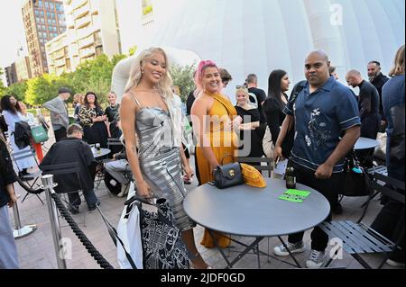 Munroe Bergdorf ist ein englisches Model, das an der Catwalk GFW 2022 Opening Catwalk Show im Coal Drops Yard, King Cross, London, UK, teilnimmt. - 20. Juni 2022. Stockfoto