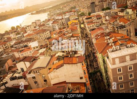 Buyuk Hendek Straße im Beyoglu Bezirk. Stadt Istanbul, Türkei. Blick vom Galata Tower Stockfoto