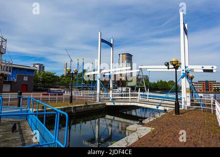 Der alte Hafen liegt in Salford, Manchester, Großbritannien, heute bekannt als Salford Quays Stockfoto