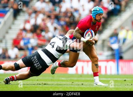 LONDON ENGLAND - JUNI 19 : Englands Jack Nowell (Exeter Chiefs, 39 Kappen) während der internationalen Freundschaften zwischen England gegen Barbaren F.C in Twi Stockfoto