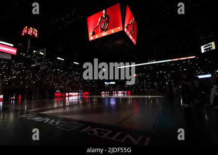 Mailand, Italien. 18.. Juni 2022. Italien, Mailand, juni 18 2022: Mediolanum-Forum-Atmosphäre während des Basketballspiels A/X Armani Exchange Milan vs Virtus Bologna, Finale game6 LBA 2021-2022 beim Mediolanum Forum (Bildquelle: © Fabrizio Andrea Bertani/Pacific Press via ZUMA Press Wire) Stockfoto