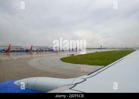 Stock Bilder von South West Airlines Flugzeuge aufgereiht am Gate aus dem Flugzeugfenster genommen Stockfoto