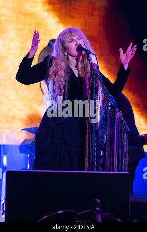 Manchester, Usa. 19.. Juni 2022. Stevie Nicks tritt am 4. Tag des 2022 Bonnaroo Music & Arts Festivals am 19. Juni 2022 in Manchester, Tennessee, auf. Foto: Darren Eagles/imageSPACE /Sipa USA Kredit: SIPA USA/Alamy Live News Stockfoto