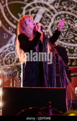 Manchester, Usa. 19.. Juni 2022. Stevie Nicks tritt am 4. Tag des 2022 Bonnaroo Music & Arts Festivals am 19. Juni 2022 in Manchester, Tennessee, auf. Foto: Darren Eagles/imageSPACE /Sipa USA Kredit: SIPA USA/Alamy Live News Stockfoto