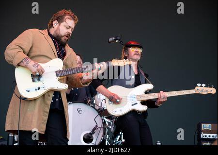 Manchester, Usa. 19.. Juni 2022. Nathaniel Rateliff und Joseph Pope III with the Night Sweats treten am 19. Juni 2022 am 4. Tag des 2022 Bonnaroo Music & Arts Festivals in Manchester, Tennessee, auf. Foto: Darren Eagles/imageSPACE /Sipa USA Kredit: SIPA USA/Alamy Live News Stockfoto