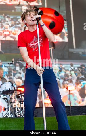 Manchester, Usa. 19.. Juni 2022. Chase Lawrence und Ryan Winnen von Coin treten am 4. Tag des 2022 Bonnaroo Music & Arts Festivals am 19. Juni 2022 in Manchester, Tennessee, auf. Foto: Darren Eagles/imageSPACE /Sipa USA Kredit: SIPA USA/Alamy Live News Stockfoto