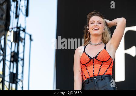 Manchester, Usa. 19.. Juni 2022. Fletcher tritt am 4. Tag des 2022 Bonnaroo Music & Arts Festivals am 19. Juni 2022 in Manchester, Tennessee, auf. Foto: Darren Eagles/imageSPACE /Sipa USA Kredit: SIPA USA/Alamy Live News Stockfoto