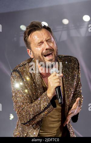 Padua, Venetien, Italien. 18.. Juni 2022. Der italienische Singer-Songwriter Cesare Cremonini tritt mit seiner Stadi 2022-Tournee in Padua auf. (Bild: © Mimmo Lamacchia Mimmolamacchia.I/Pacific Press via ZUMA Press Wire) Stockfoto