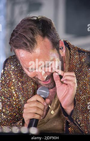 Padua, Venetien, Italien. 18.. Juni 2022. Der italienische Singer-Songwriter Cesare Cremonini tritt mit seiner Stadi 2022-Tournee in Padua auf. (Bild: © Mimmo Lamacchia/Pacific Press via ZUMA Press Wire) Stockfoto