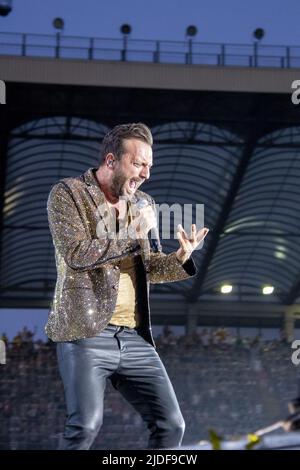 Padua, Venetien, Italien. 18.. Juni 2022. Der italienische Singer-Songwriter Cesare Cremonini tritt mit seiner Stadi 2022-Tournee in Padua auf. (Bild: © Mimmo Lamacchia/Pacific Press via ZUMA Press Wire) Stockfoto