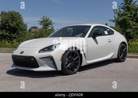 WHITESTOWN - ca. Juni 2022: Toyota GR86 2+2 Coupé-Display in einem Autohaus. Toyota bietet die GR86 in Basis- oder Premium-Modelle. Stockfoto