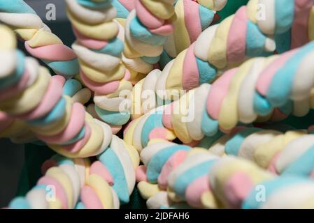 Details von einigen Süßigkeiten aus Marschmeichs für eine Geburtstagsfeier Stockfoto