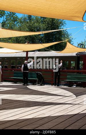 Der Railtown 1897 State Park zeigt in Jamestown, CA, funktionierende Züge für Touristen. Stockfoto